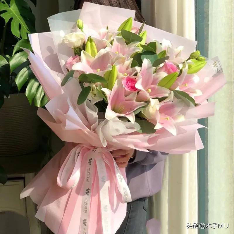 情人节送百合花代表什么意思,情人节送百合花有什么寓意