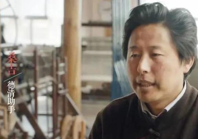 2004年，美国女孩入藏寻根，嫁农村小伙生3女儿，1条围巾卖1万元