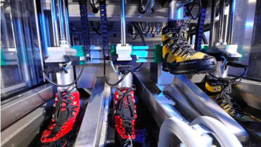 靠“耍大牌”年赚240亿！最嚣张的甲方，为何让耐克阿迪抢着求虐