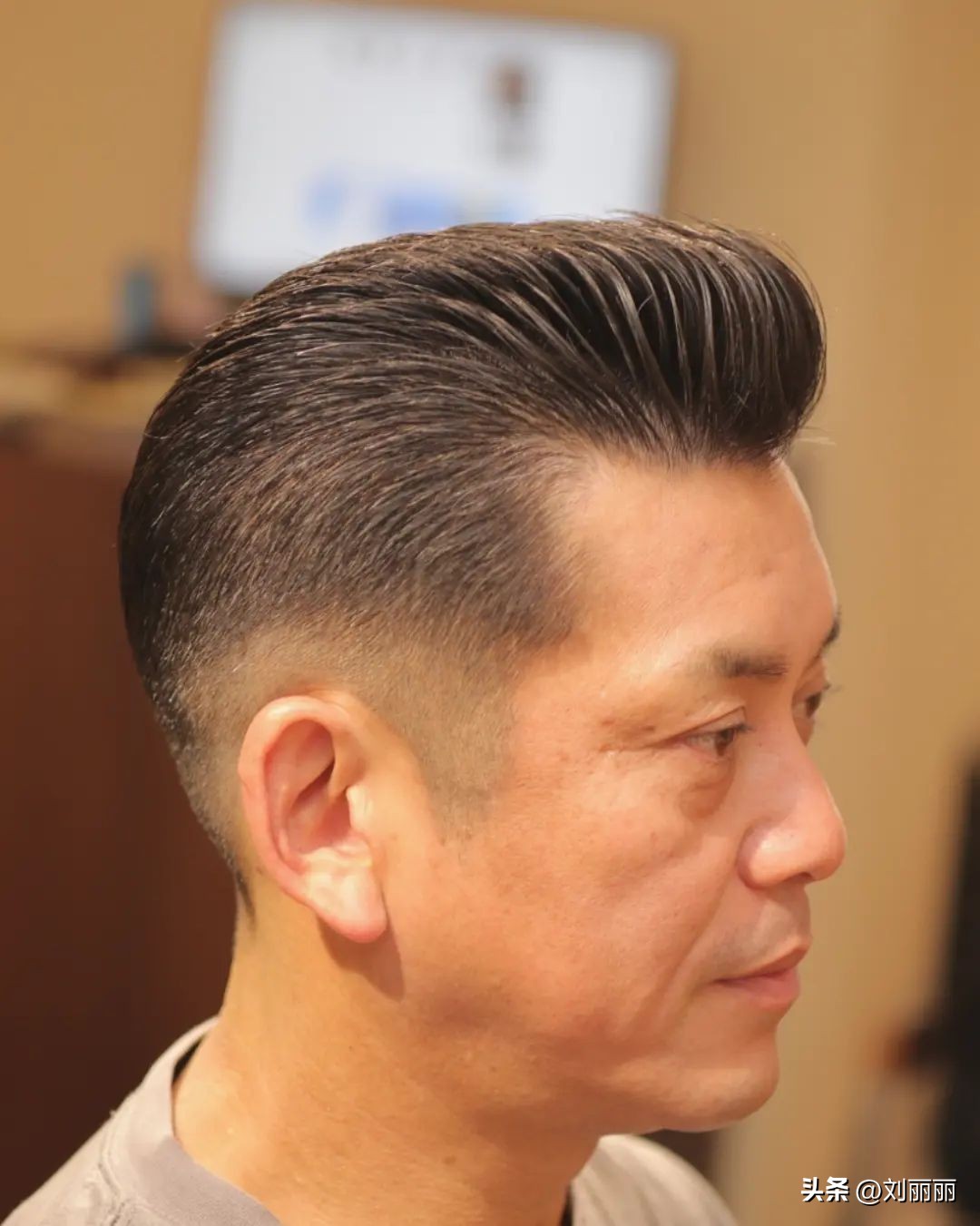 男士发型2021流行发型图片刘海,男士发型2020流行发型大叔发型