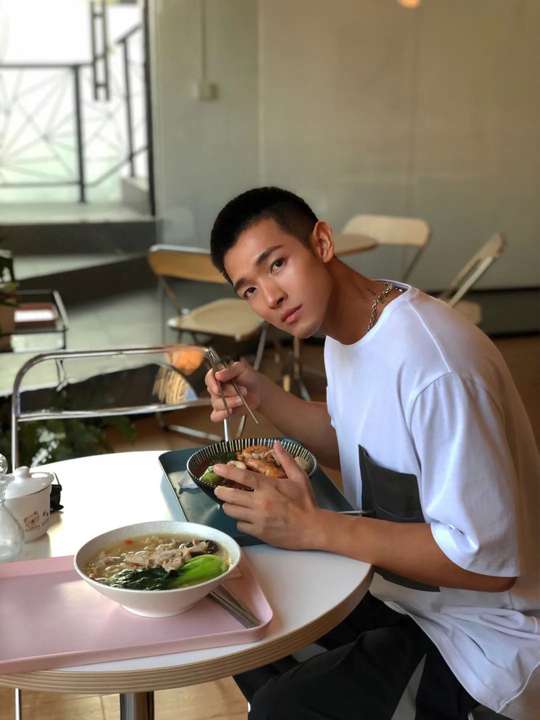 小麦色体育生腹肌,小麦色的肌肉