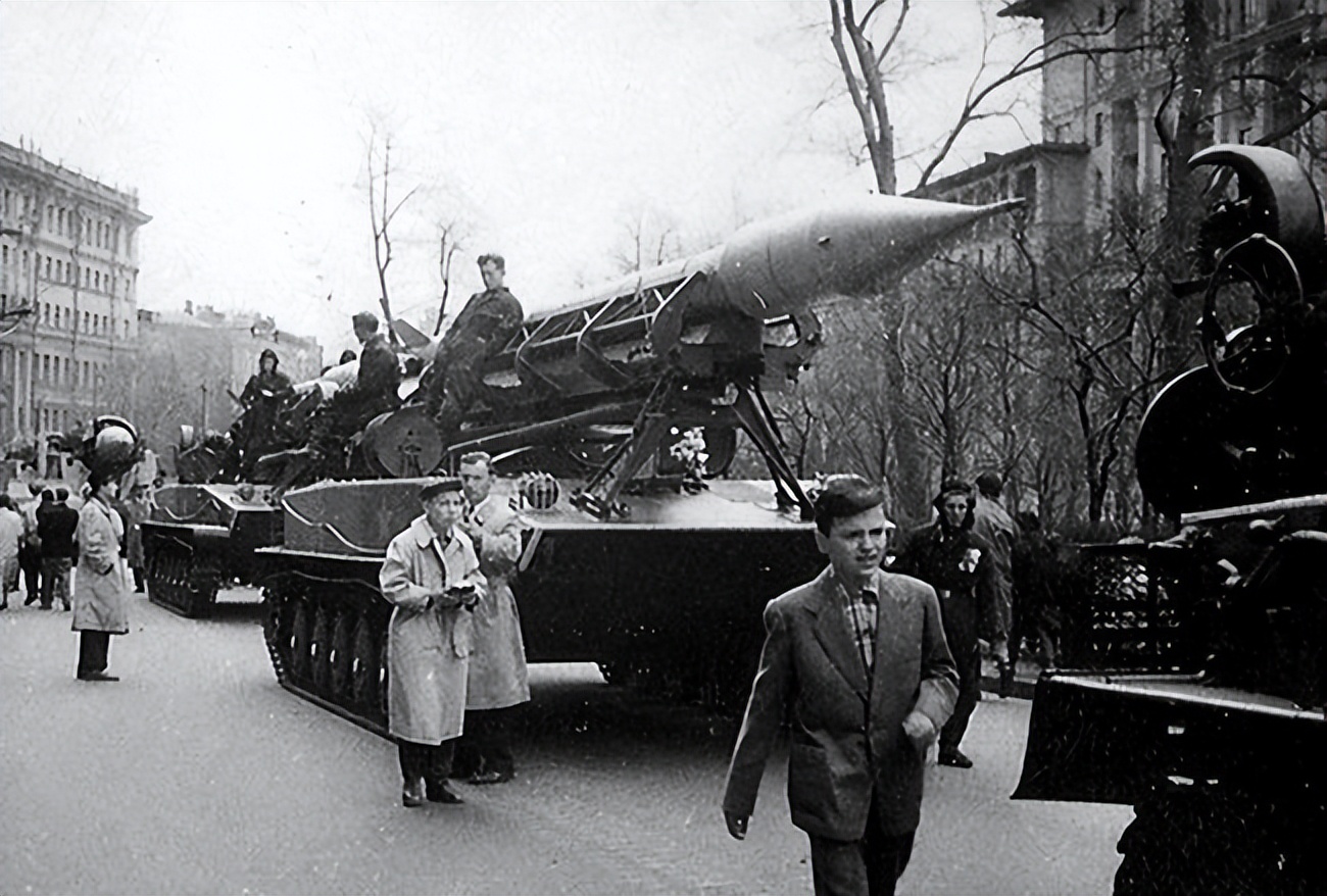 越南女兵有多惨？美军在刑讯逼供中，竟用蚂蟥、山羊作为行刑工具