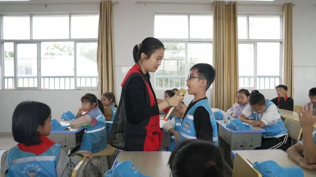 学习宣传贯彻*党**的二十大精神｜助力乡村振兴南宁公安在行动