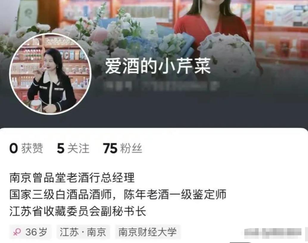 南京“电梯激吻门”持续发酵，美艳人妻“*裤底**”被扒得一干二净！