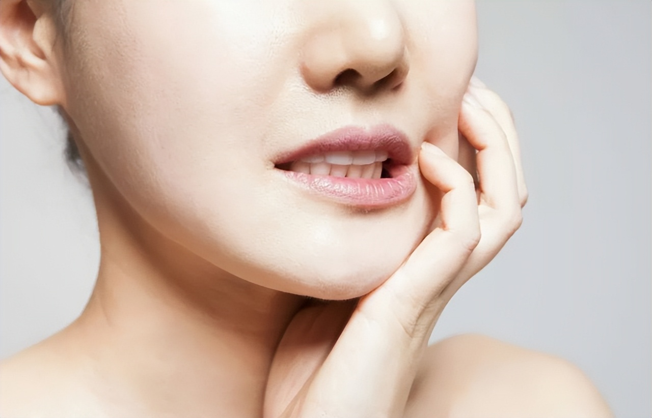 嘴角起泡烂嘴角是癌症吗,烂嘴角是癌症的表现吗