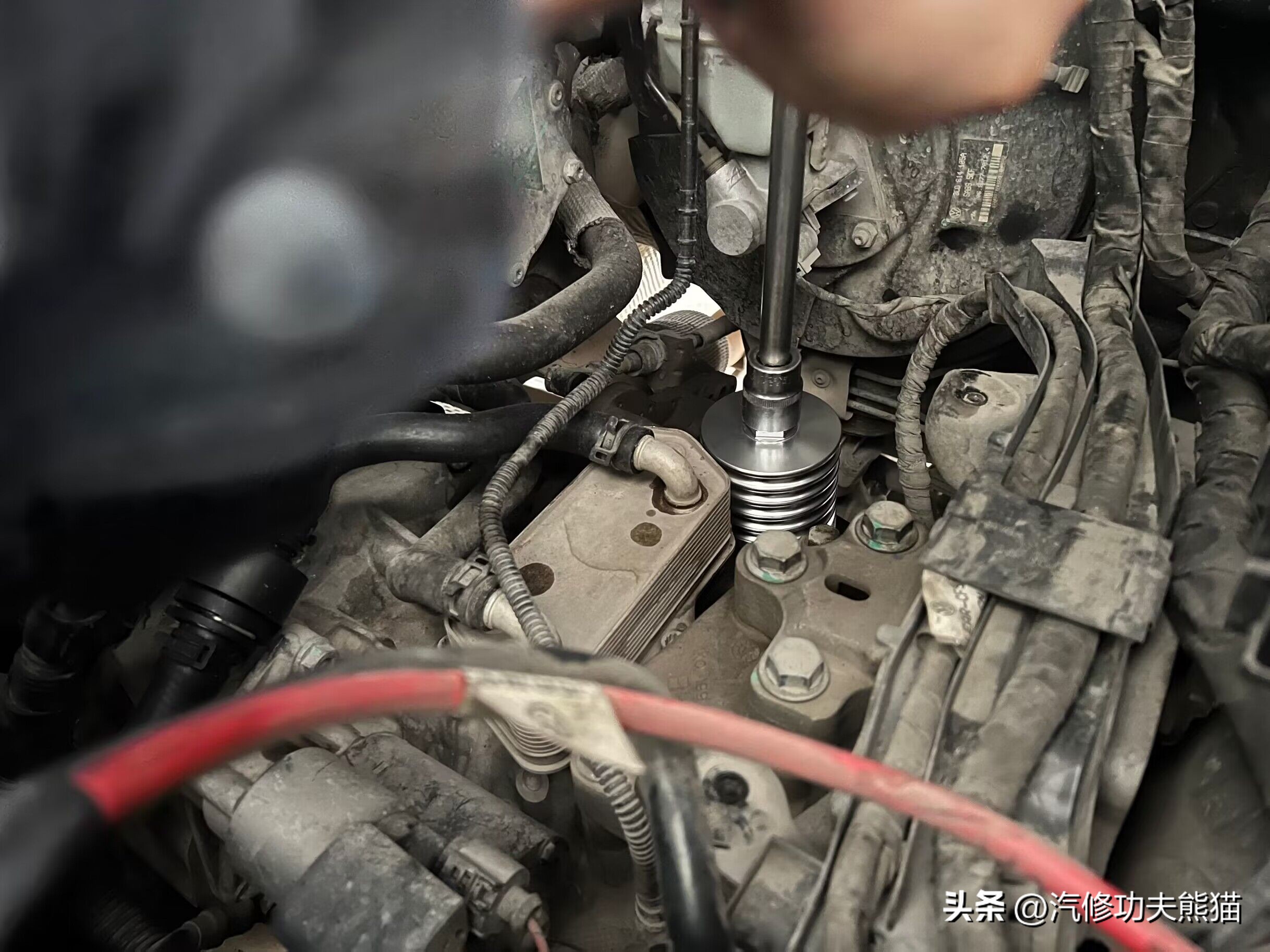 迈腾漏油漏水通病,迈腾b6发动机漏油维修需要多少钱