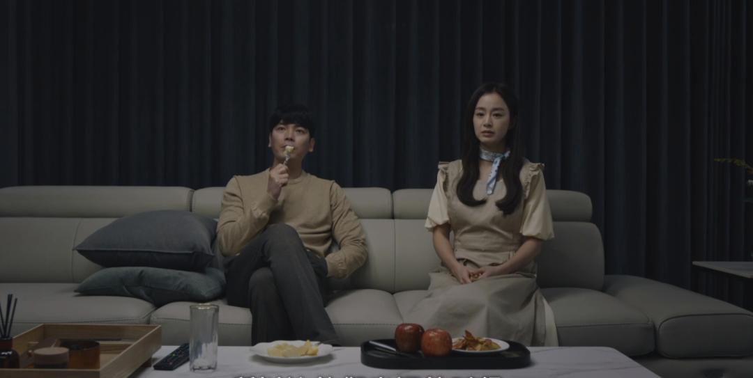 黑暗荣耀里妍珍直发采访片段,黑暗荣耀妍珍哪一集被女二发现