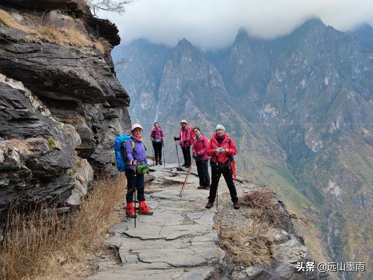 虎跳峡徒步最惊险的路段,虎跳峡高路徒步最难走路段