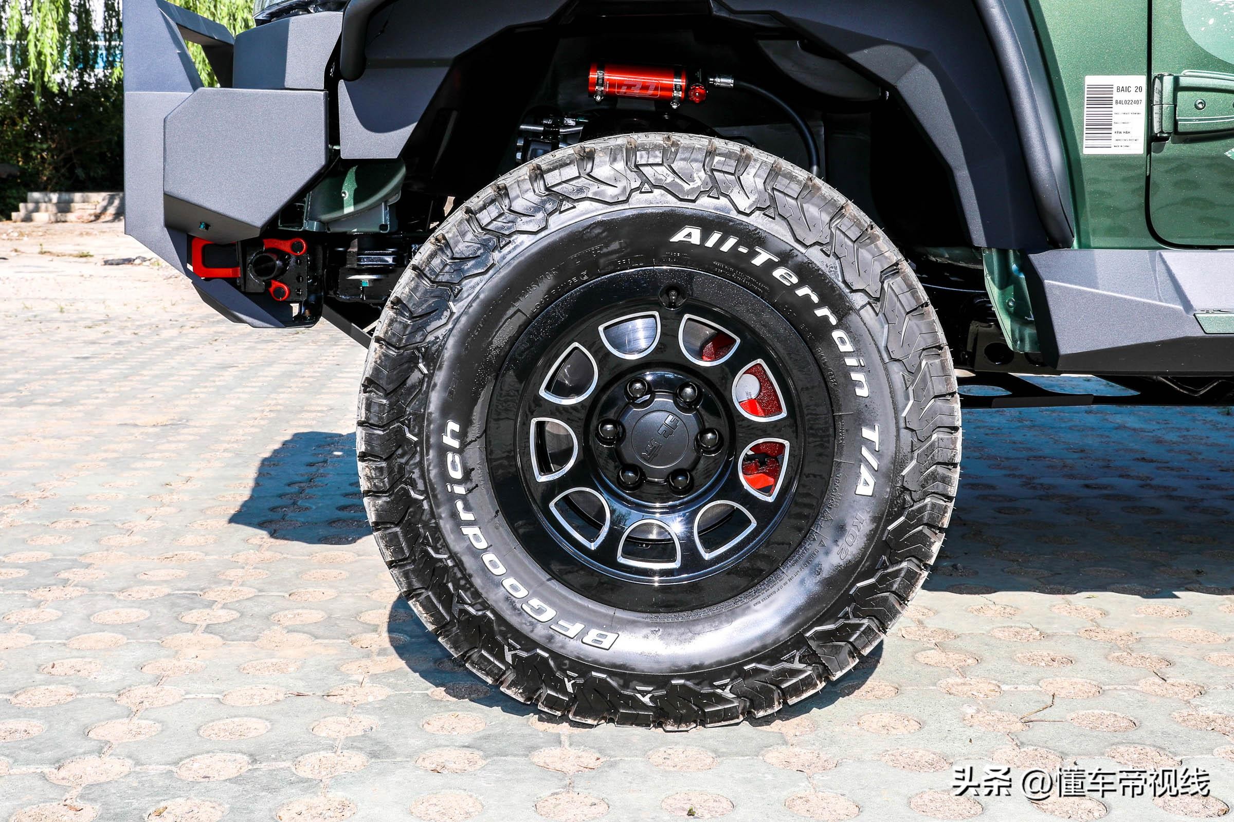 2021款北京bj40雨林穿越版2.3t,2024款北京新款bj40越野视频