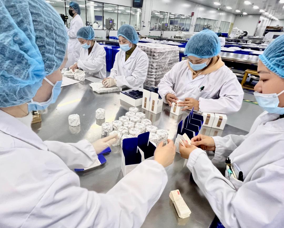 从WEI蔚蓝之美看“东方美学”的美妆范式|封面人物⑪