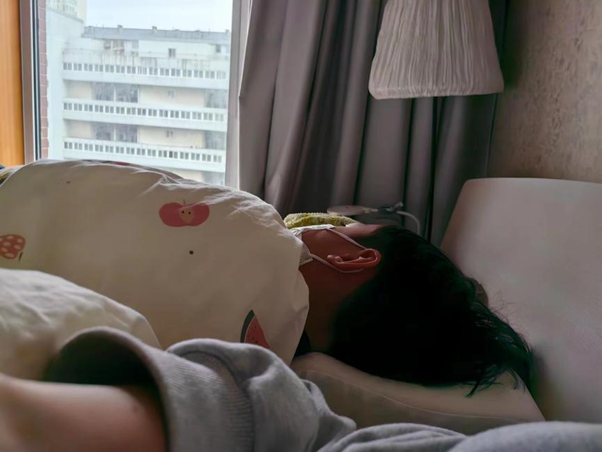 小孩发高烧39度持续24个小时,孩子昨晚高烧40度第二天就恢复了