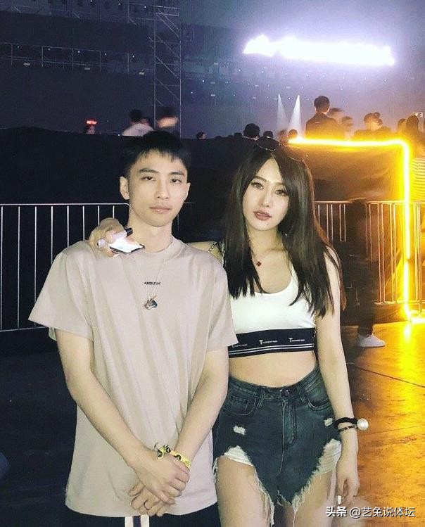 范志毅女儿妻子同框,范志毅女儿女婿