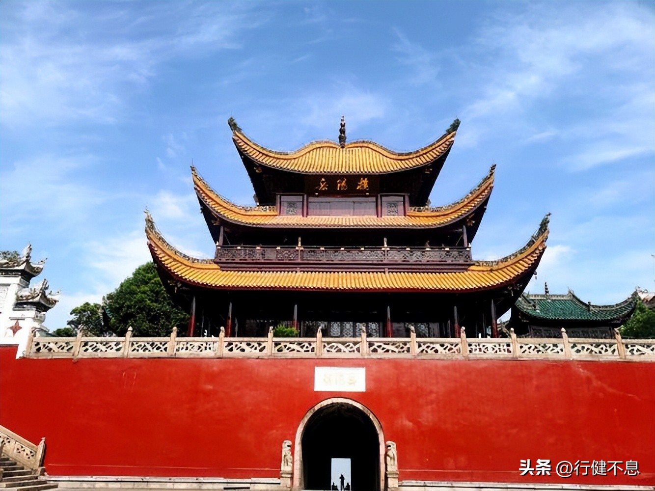 关于中国古代三大名楼的诗句,描写四大名楼的经典古诗名句