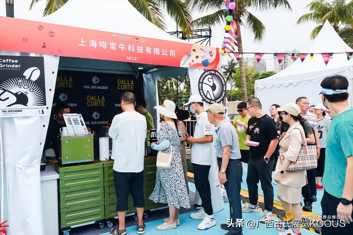 第四届消博会游艇展观展旺,250艘船艇亮相第四届消博会游艇展