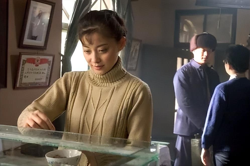 “十七年”电影中，田野、工厂与*会集**，是呈现幸福生活的主要地点