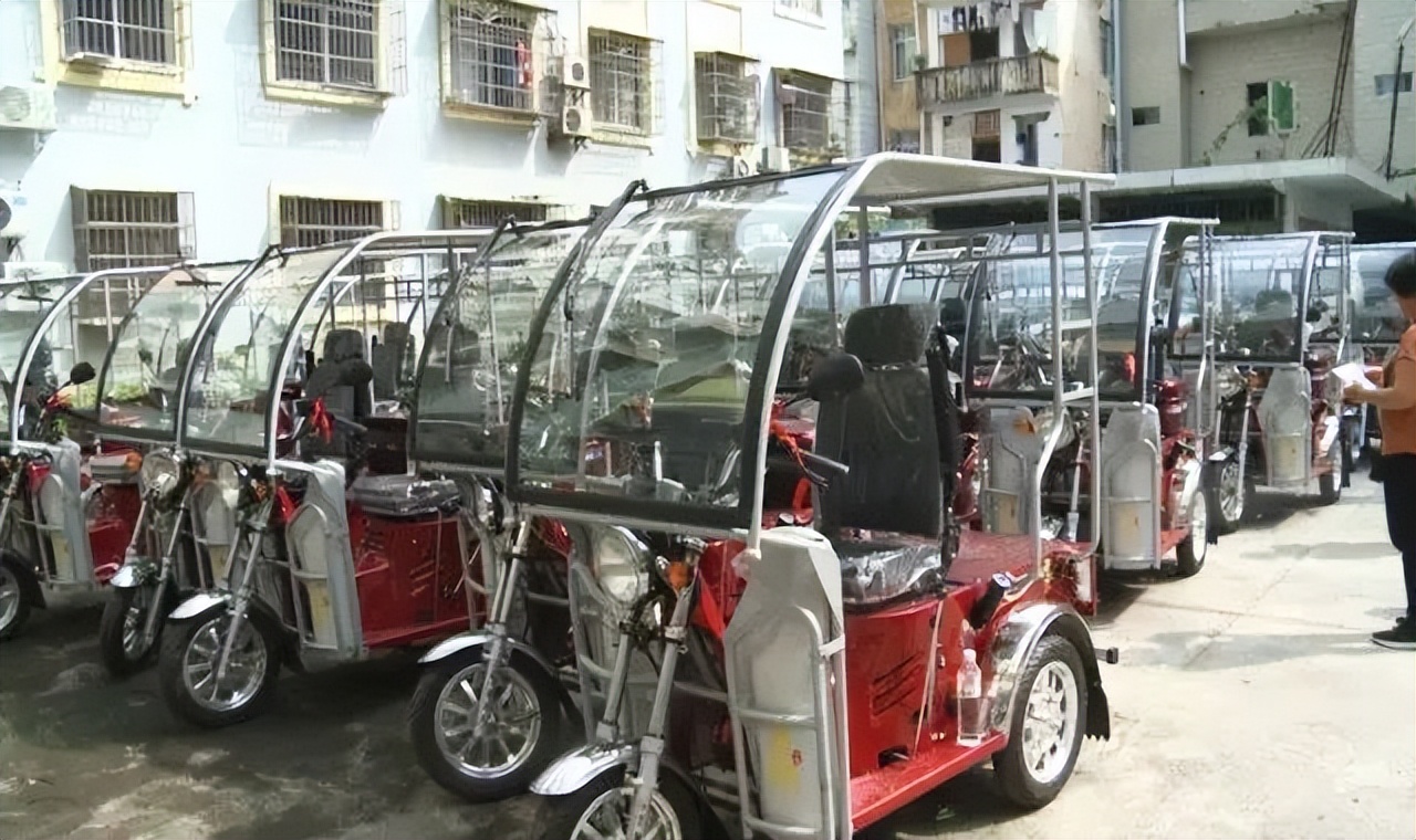 免费给残疾人发电动三轮车,残疾人电动轮椅免费发放