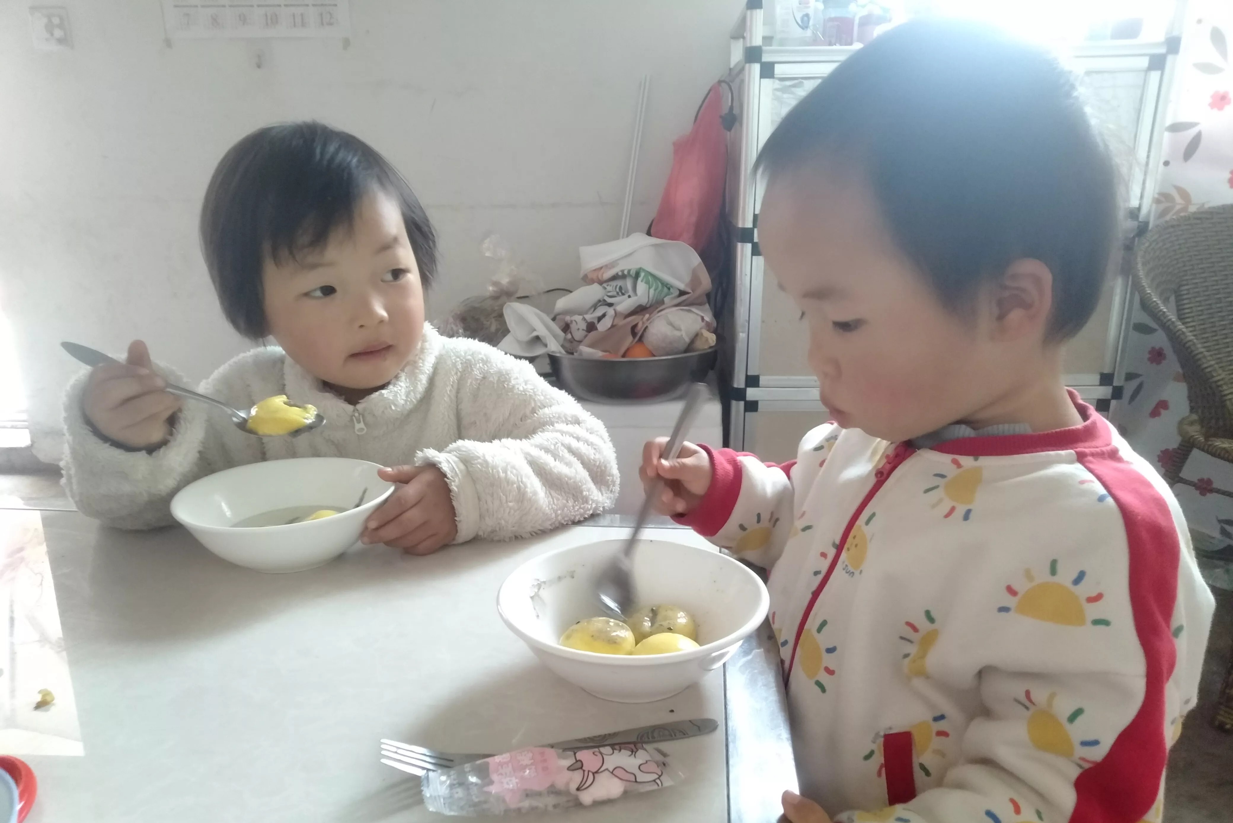 两岁送去幼儿园会不会太早,三岁三个月要不要送去幼儿园