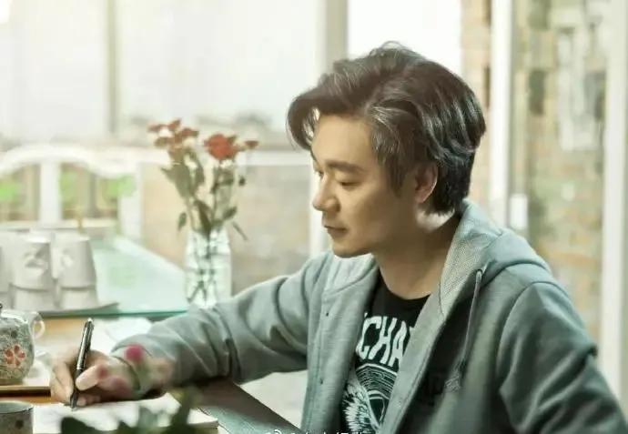 说说那些让你惊艳的个性签名,很惊艳的名人文案