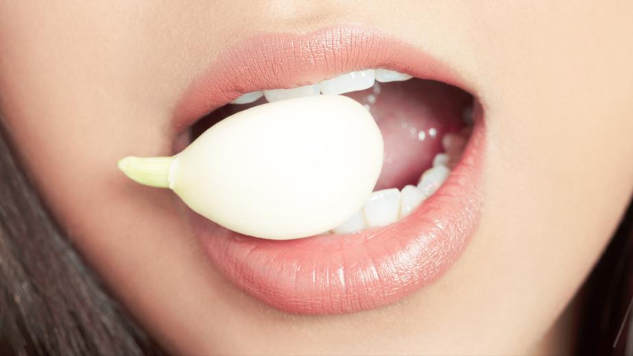 吃生大蒜抗癌真实性如何,生吃大蒜可以抗肿瘤吗