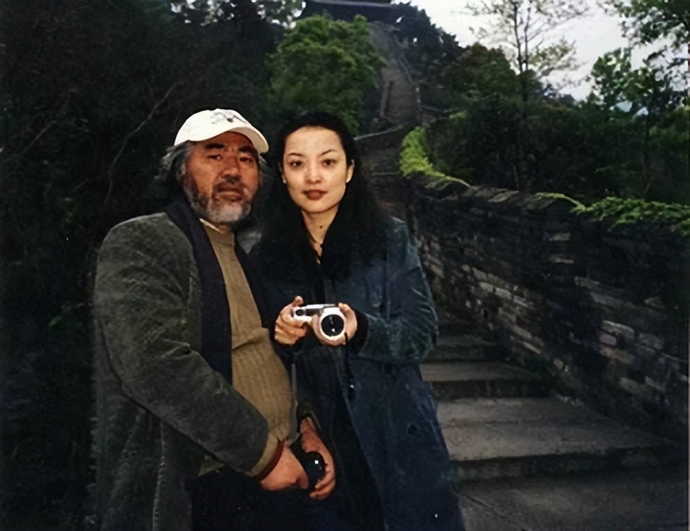 跌落的重庆富豪李军：辍学练杂耍，31岁成名，身家不菲却名下无钱