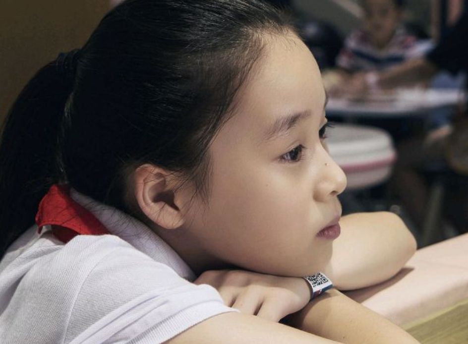 女儿第一次来例假妈妈说了三句话,女孩子来例假了妈妈要告诉她的话