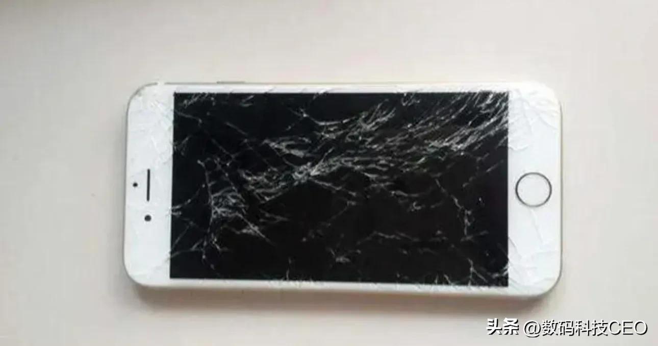 手机贴膜和原机膜哪个好,手机贴膜与裸屏手感差距大