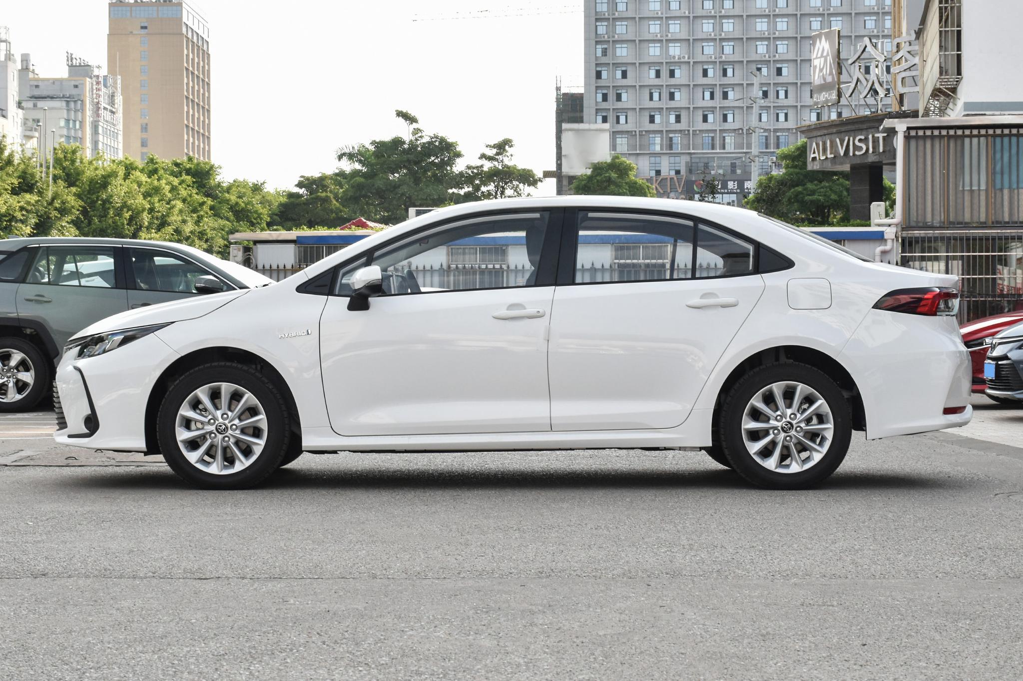 哪款suv省油隔音好舒适性高跑得快,最低6万起这4台精品轿车家用首选