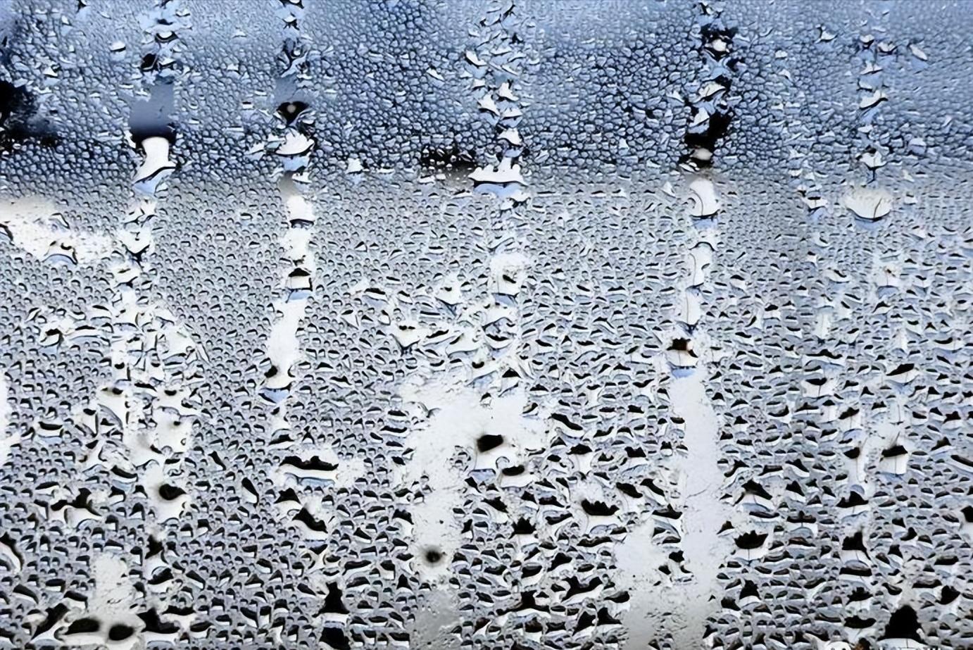 空气湿度大要关窗还是开窗好,家里湿度大空调用除湿还是制热