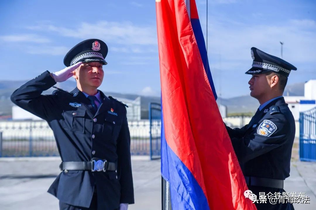 许显龙：热血铸警魂忠诚保平安