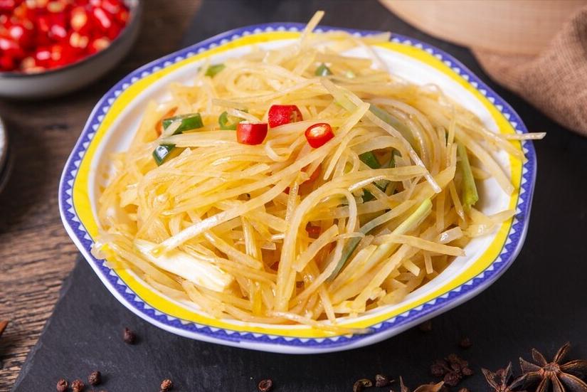如何炒土豆丝不粘锅而且软烂,土豆丝炒着老粘锅怎么才不粘锅