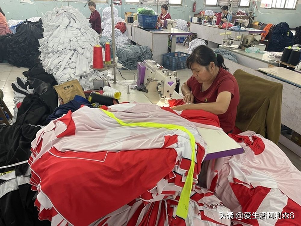 义乌50天赶工10万个足球,卡塔尔世界杯源头工厂