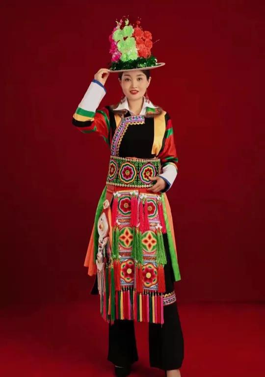 五十六个民族传统服饰合集,五十六个民族的风俗和服饰