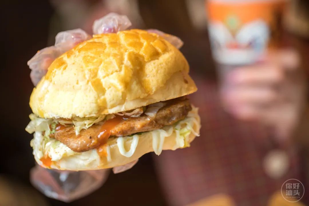 丹霞庄出现一个奇怪阿叔,一万块的店租竟卖起一元一只大鸡腿