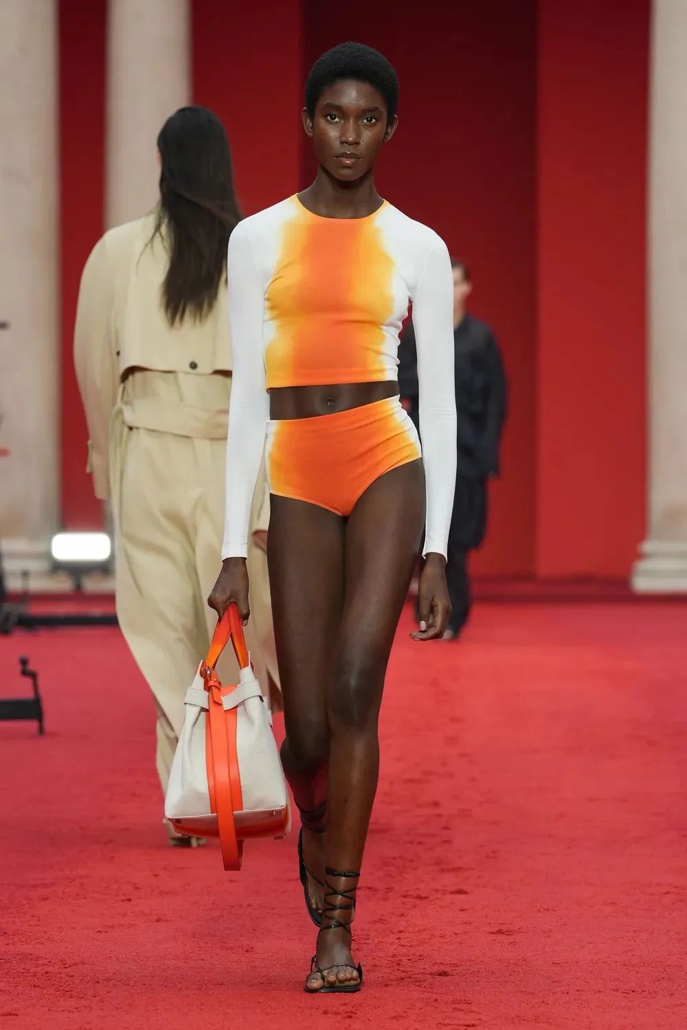 米兰时装周入选前十唯一华人,米兰时装周第一排坐的谁