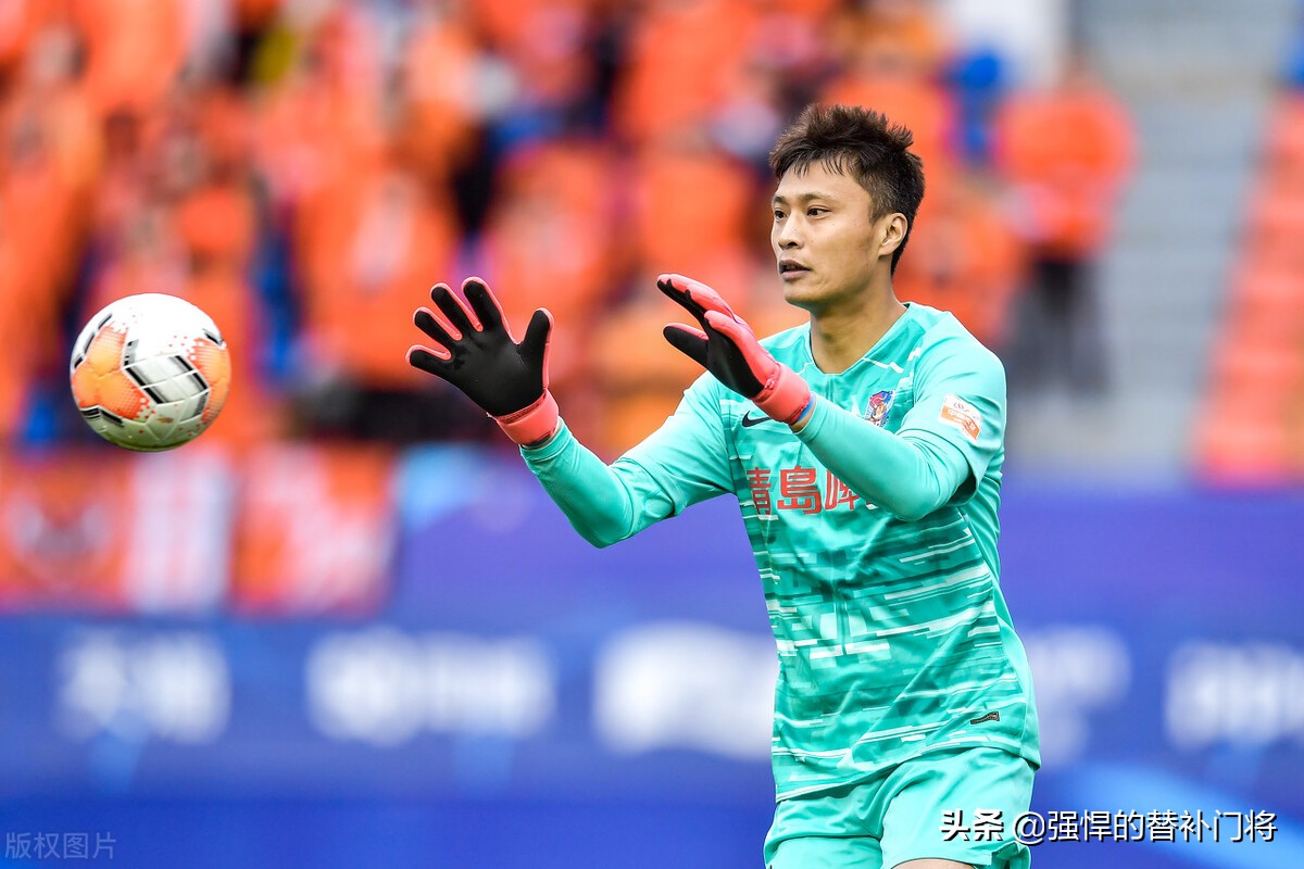 中甲1米96门将,1米49的门将