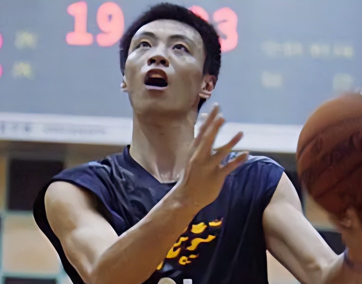 广东宏远8冠王后几年没拿冠军,8年7冠时期的广东队