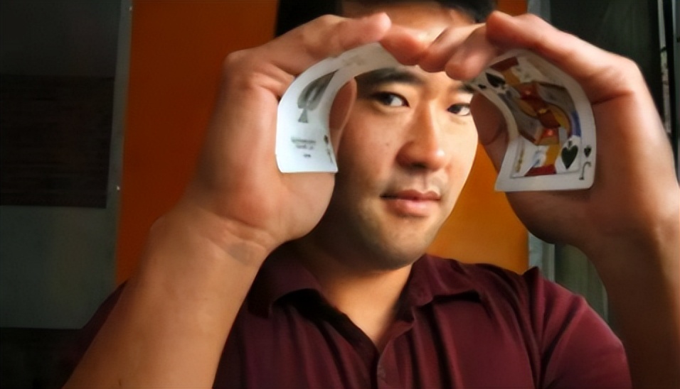 华裔数学天才横扫赌场,华裔数学天才赌博惨死