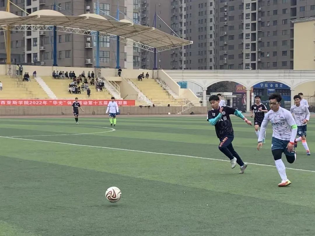 高校足球氛围解密,郑州西亚斯学院高中学习氛围