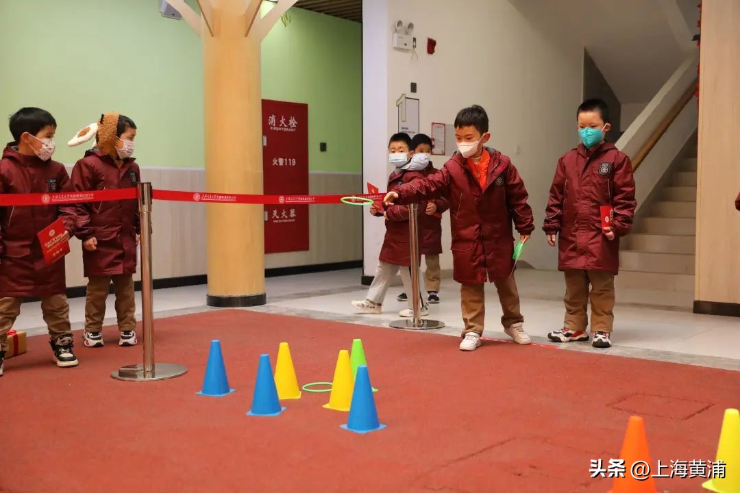 你好,伙伴们!黄浦中小学生迎来新学期→