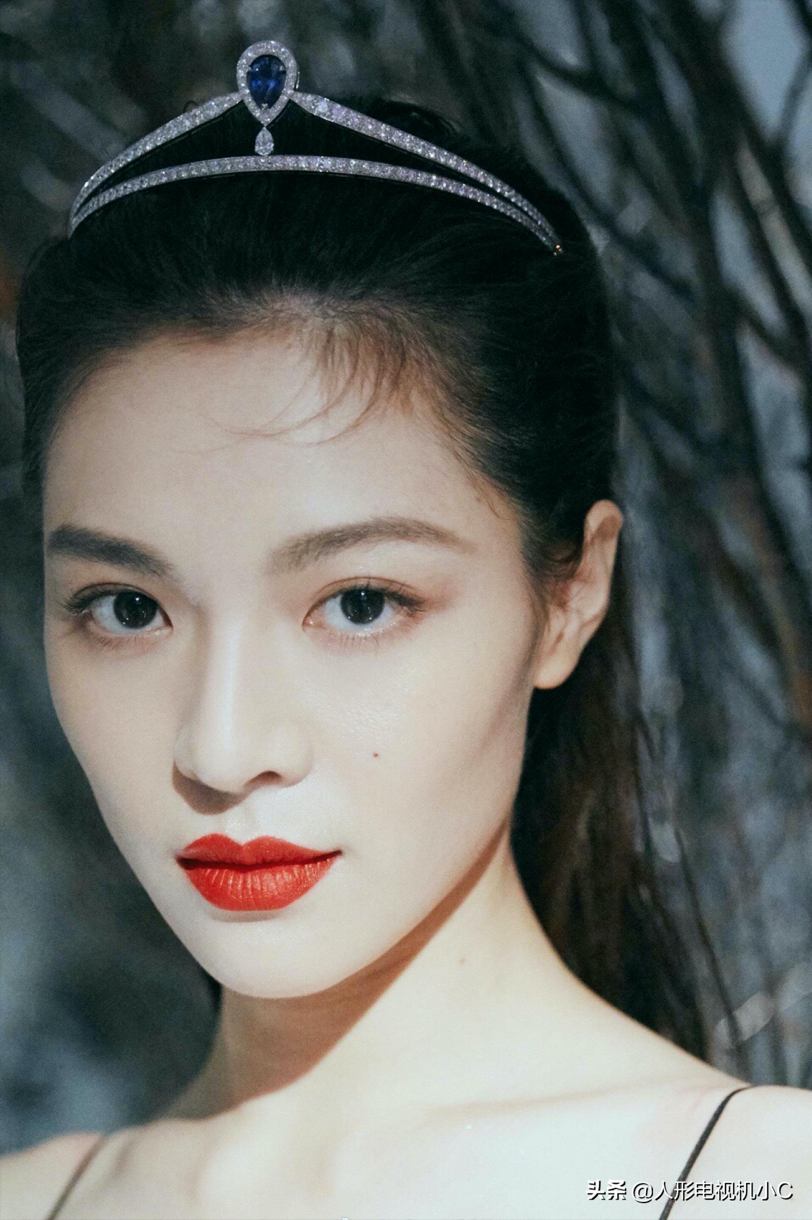 女人脸上有哪三大特征不显老,年纪越大越好看的脸部特征