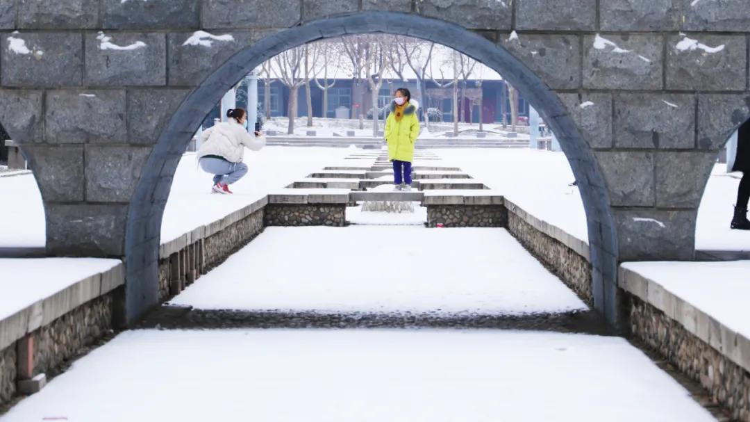 一下雪扬州就美成了广陵,一下雪新疆就美成童话世界
