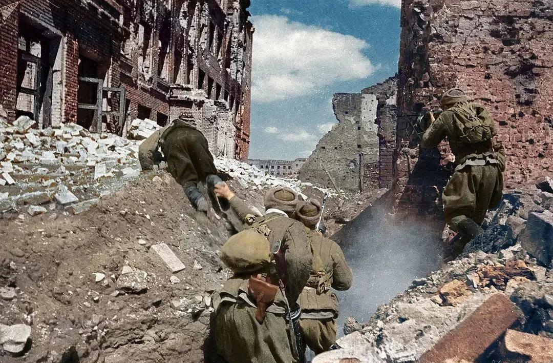 罕见照片，世界上胸最大的女人，女人舌头10.16厘米，你见过吗