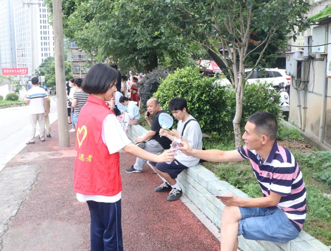 加油吧青年直击高考现场,加油吧少年2020高考直击