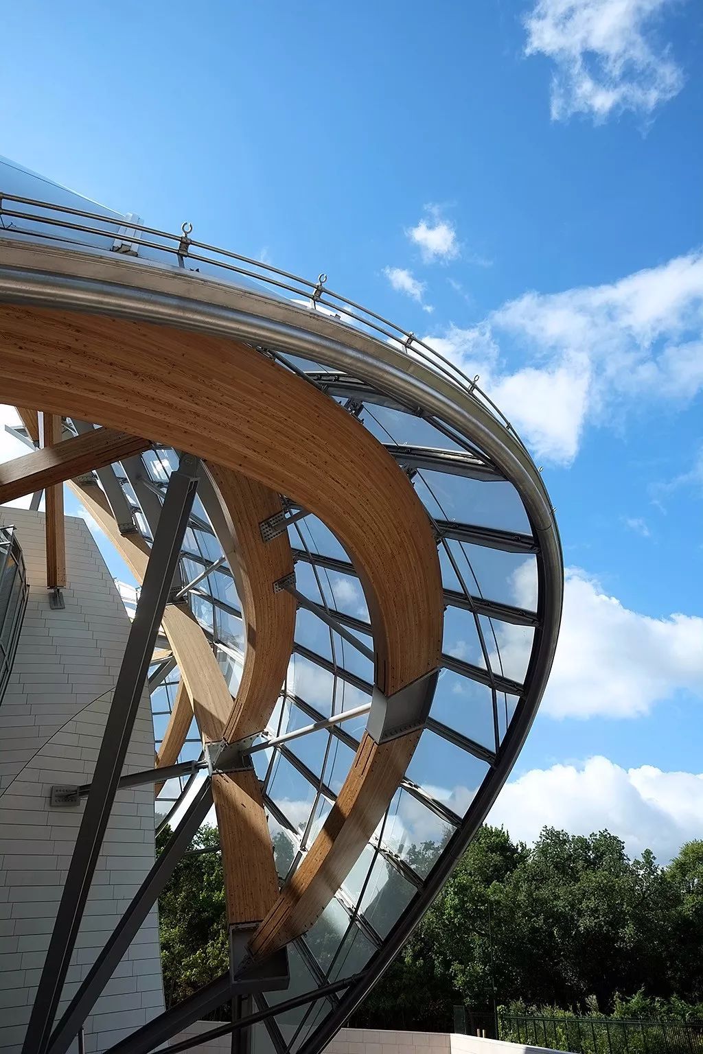 解构主义弗兰克盖里,美国建筑师弗兰克盖里的建筑风格