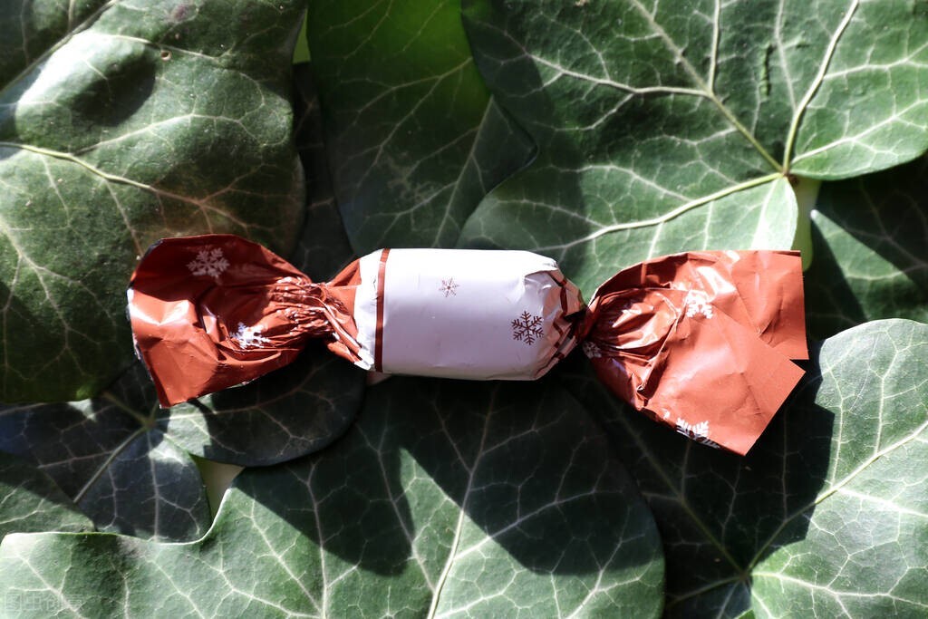 客厅壁纸怎么便宜省钱好看,客厅壁纸多少钱一平方米