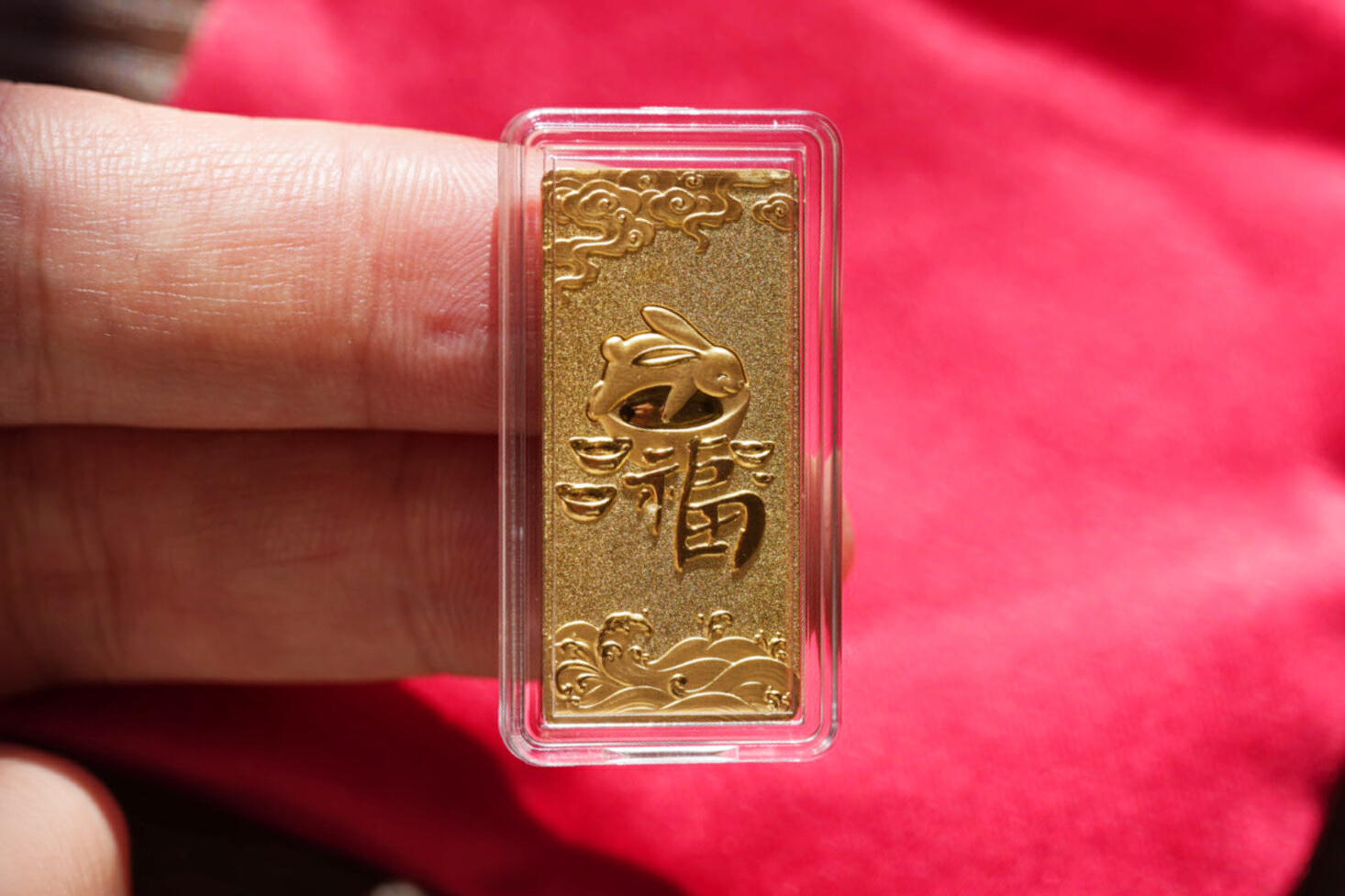 保值首选黄金,买黄金既可以当饰品也可以保值