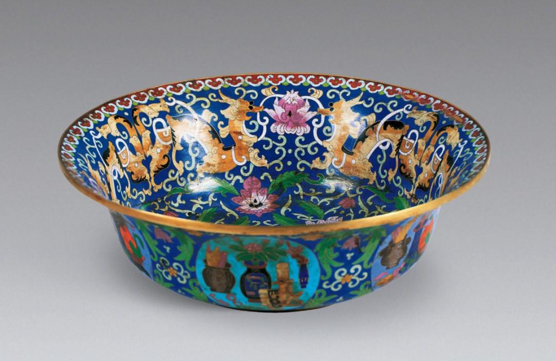 一件景泰蓝十件官窑器说明什么,景泰蓝和瓷器收藏价值