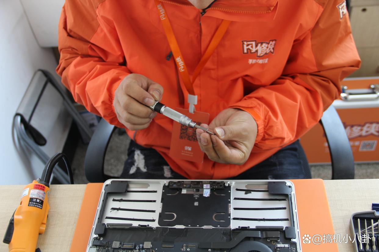 闪修侠上门修手机修坏了自己赔吗,闪修侠手机上门换电池靠谱吗