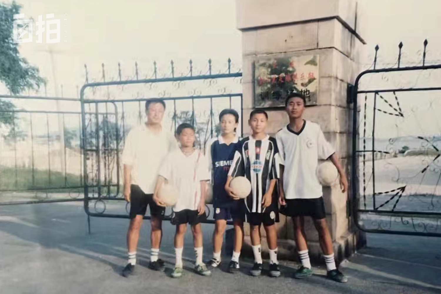 我从几岁开始踢足球,多少岁可以踢足球职业联赛