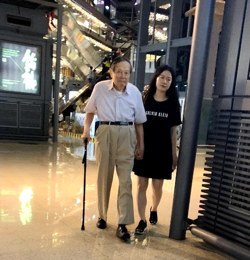 翁帆13年前嫁给杨振宁的原因,翁帆嫁给大自己54岁的杨振宁原因